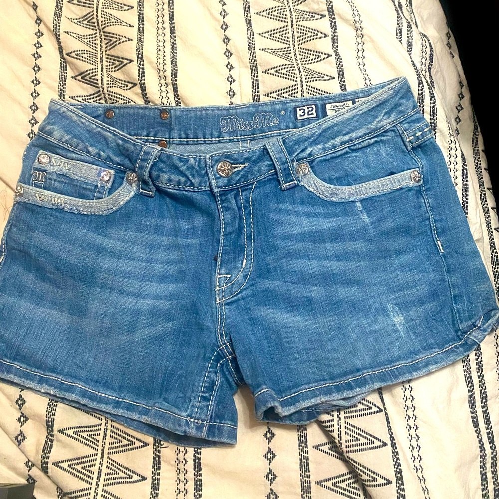 Size 32 Miss Me shorts